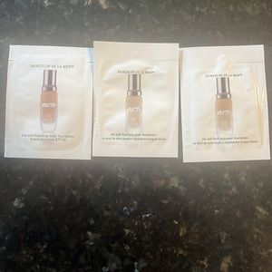 La Mer- The Soft Fluid Long Wear Foundation- Samples